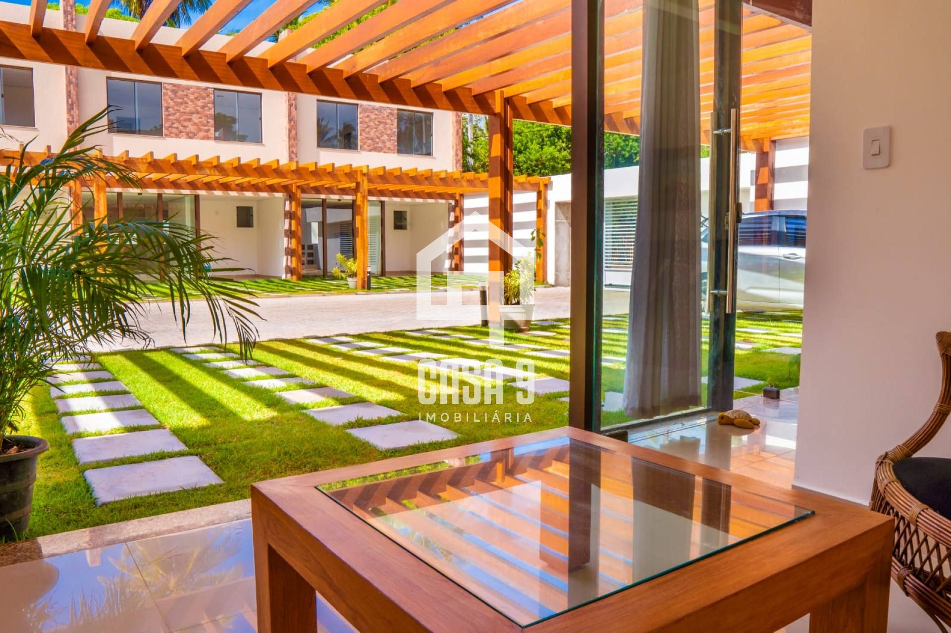 Apartamento duplex com 3 suítes mobiliado a venda em Imbassai Bahia