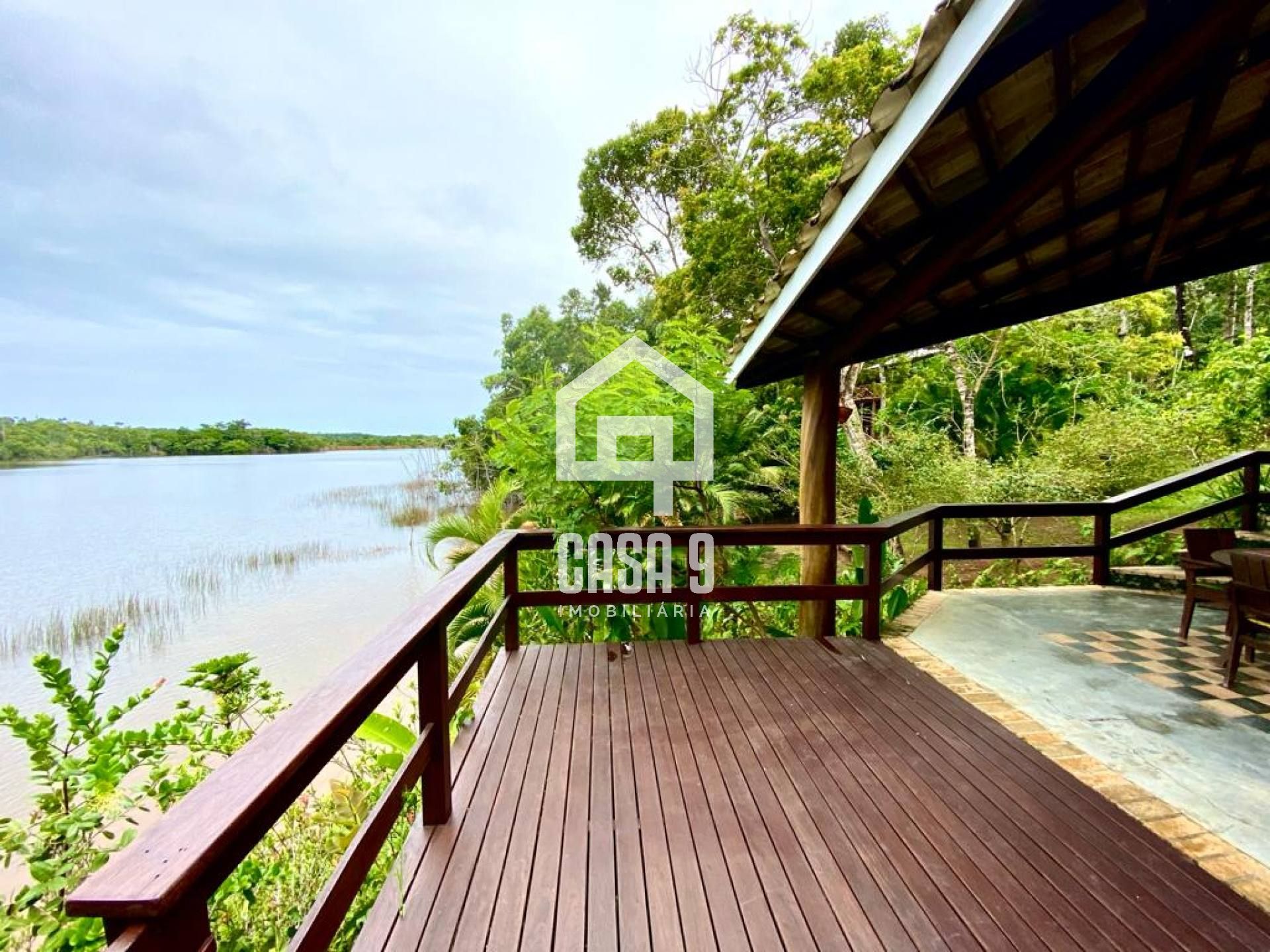Casa a venda na beira da Lagoa Aruá 7km de Praia do Forte Bahia
