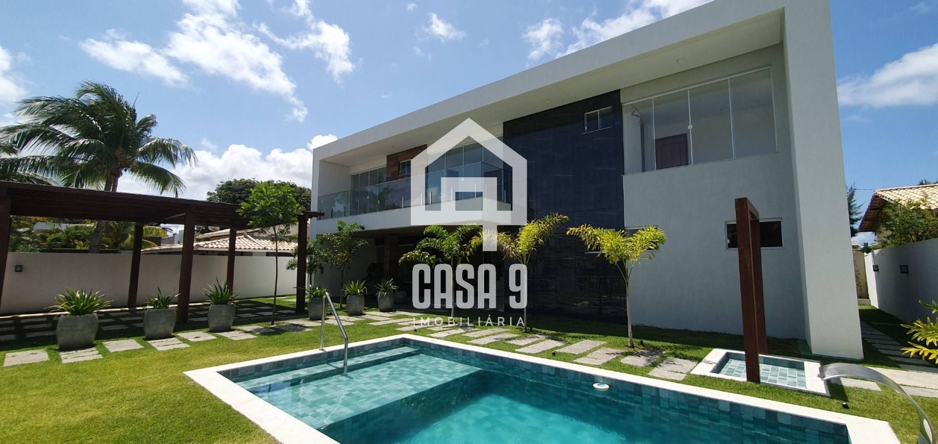 Casa com 06 suítes em Guarajuba-Ba