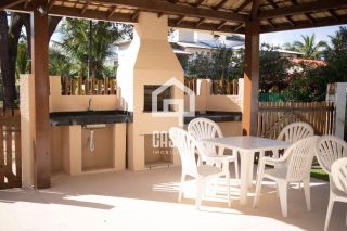Casa com 04 quartos em Guarajuba-Ba
