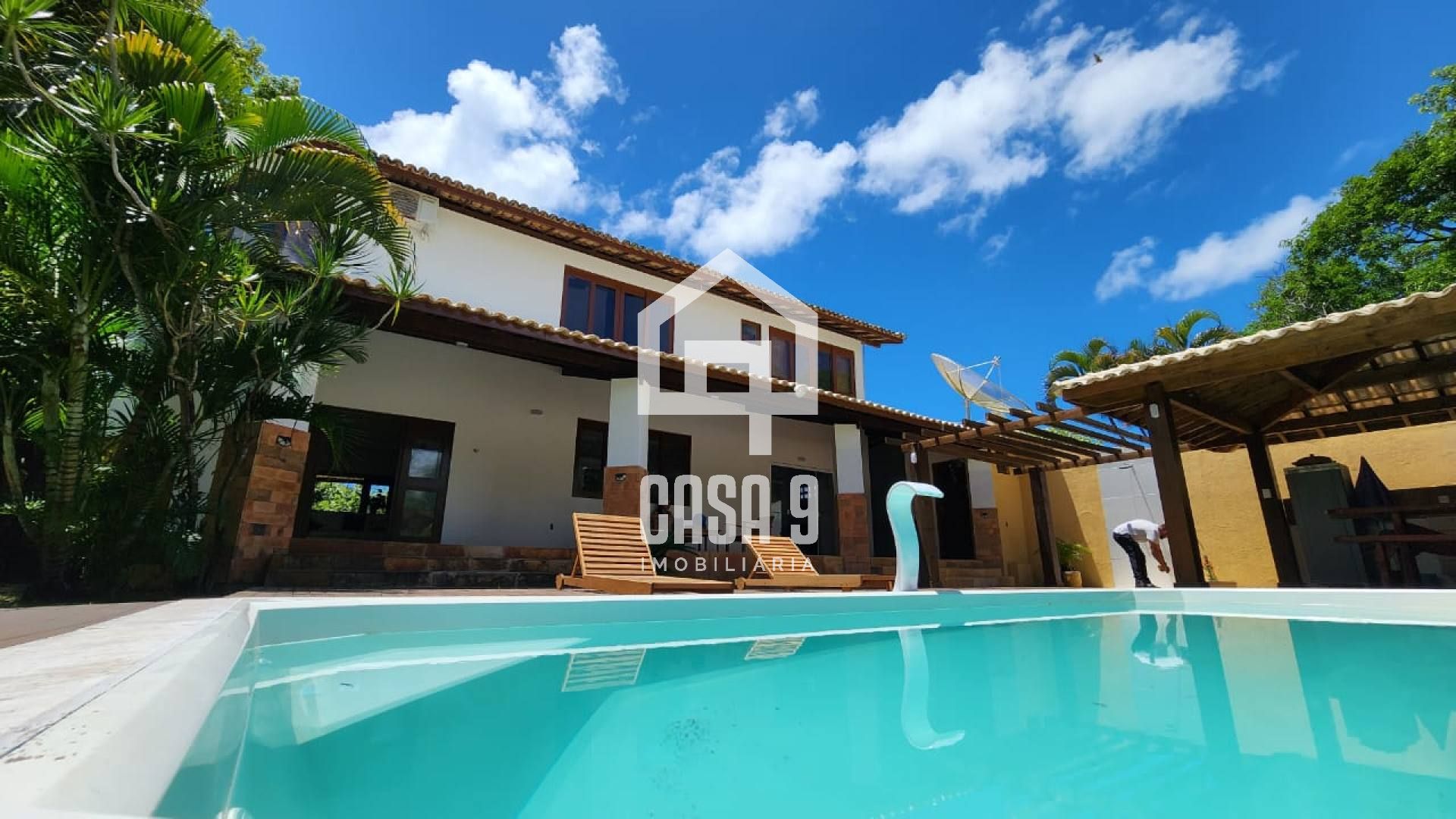 Casa com 06 quartos em Guarajuba-Ba