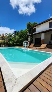 Casa com 06 quartos em Guarajuba-Ba