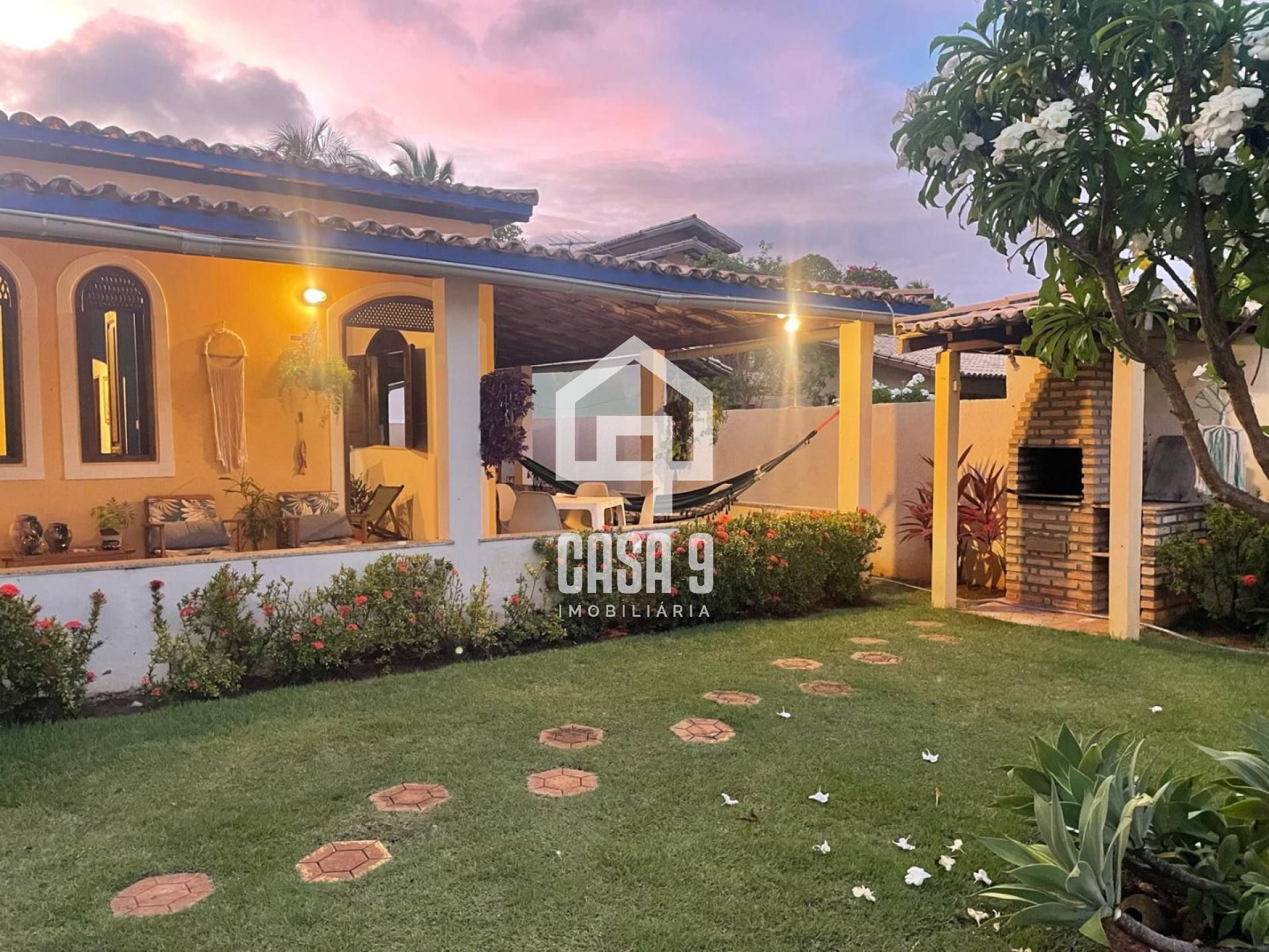 Casa de Condomínio Térrea com 3 quartos 2 suítes no bairro Itacimirim em Camaçari Bahia