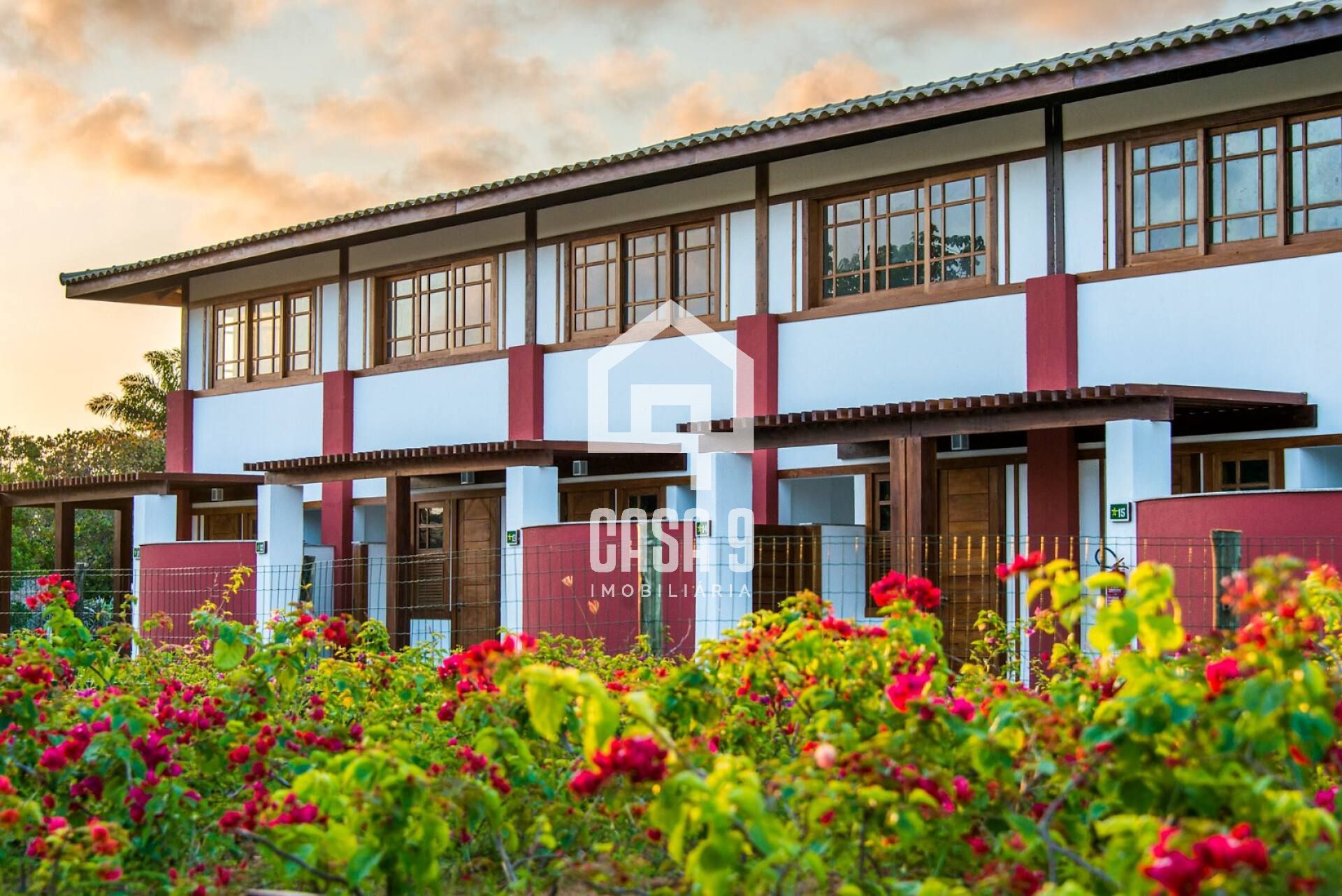 Apartamento térreo duplex a venda 2 suítes próximo da vila em Praia do Forte Bahia