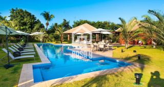 Apartamento térreo duplex a venda 2 suítes próximo da vila em Praia do Forte Bahia