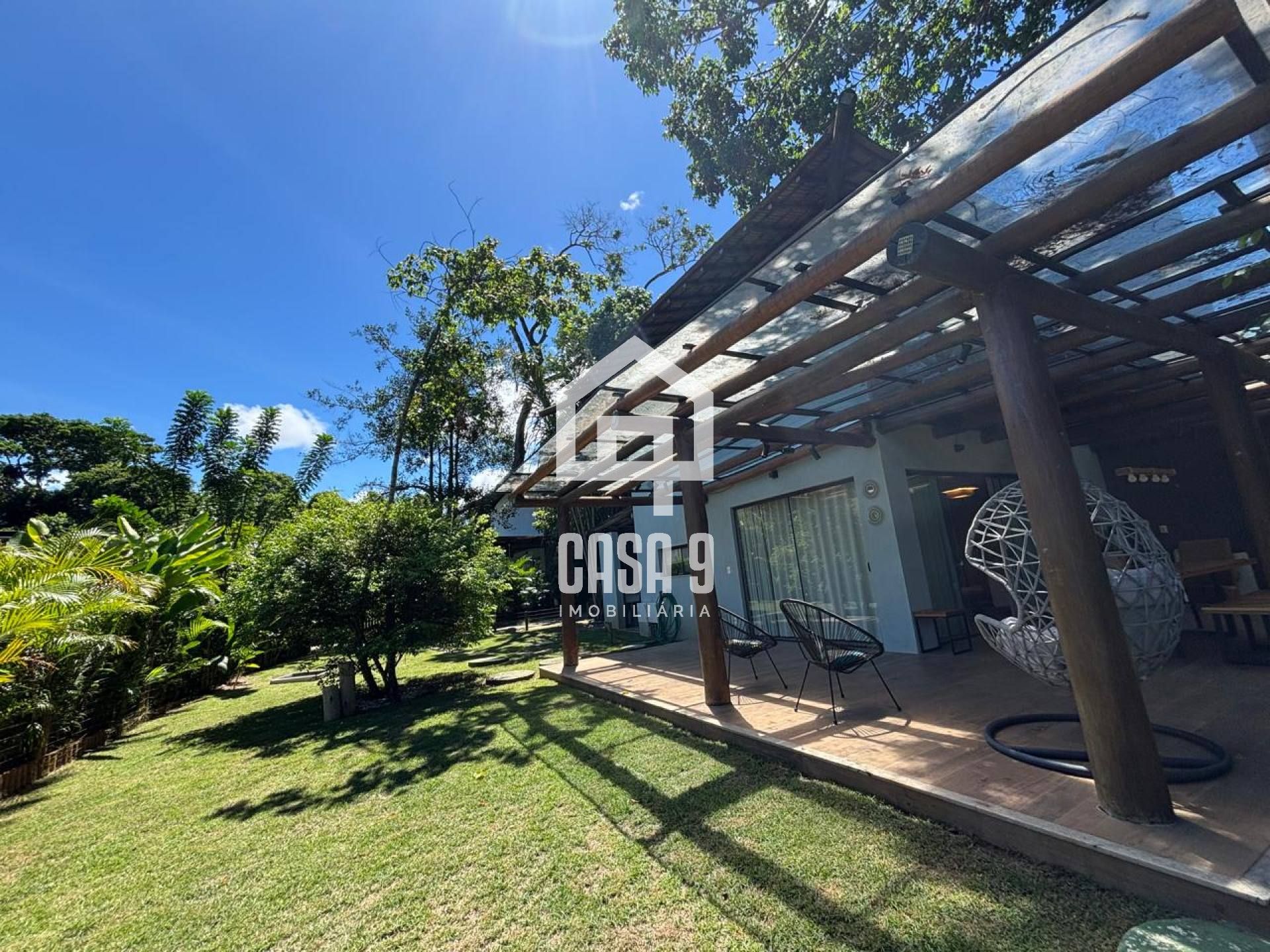 Casa mobiliada com 3 quartos a venda no condomínio Alto da Enseada em Praia do Forte Bahia