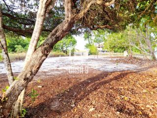Terreno plano com 800 m² a venda fundo de lagoa no condomínio Águas de Sauipe em Porto de Sauipe Bahia