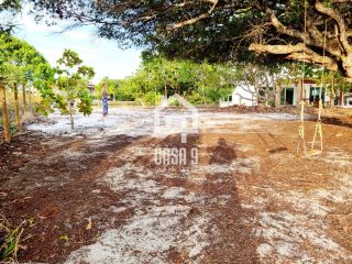 Terreno plano com 800 m² a venda fundo de lagoa no condomínio Águas de Sauipe em Porto de Sauipe Bahia