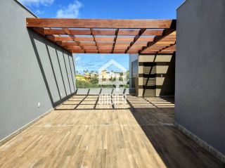 Apartamento superior com terraço e 2 suítes a venda na Praia do Surf em Itacimirim Bahia