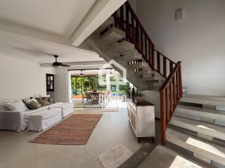 Casa com 5 suites para locação anual no condomínio Porto das Baleias em Praia do Forte Bahia