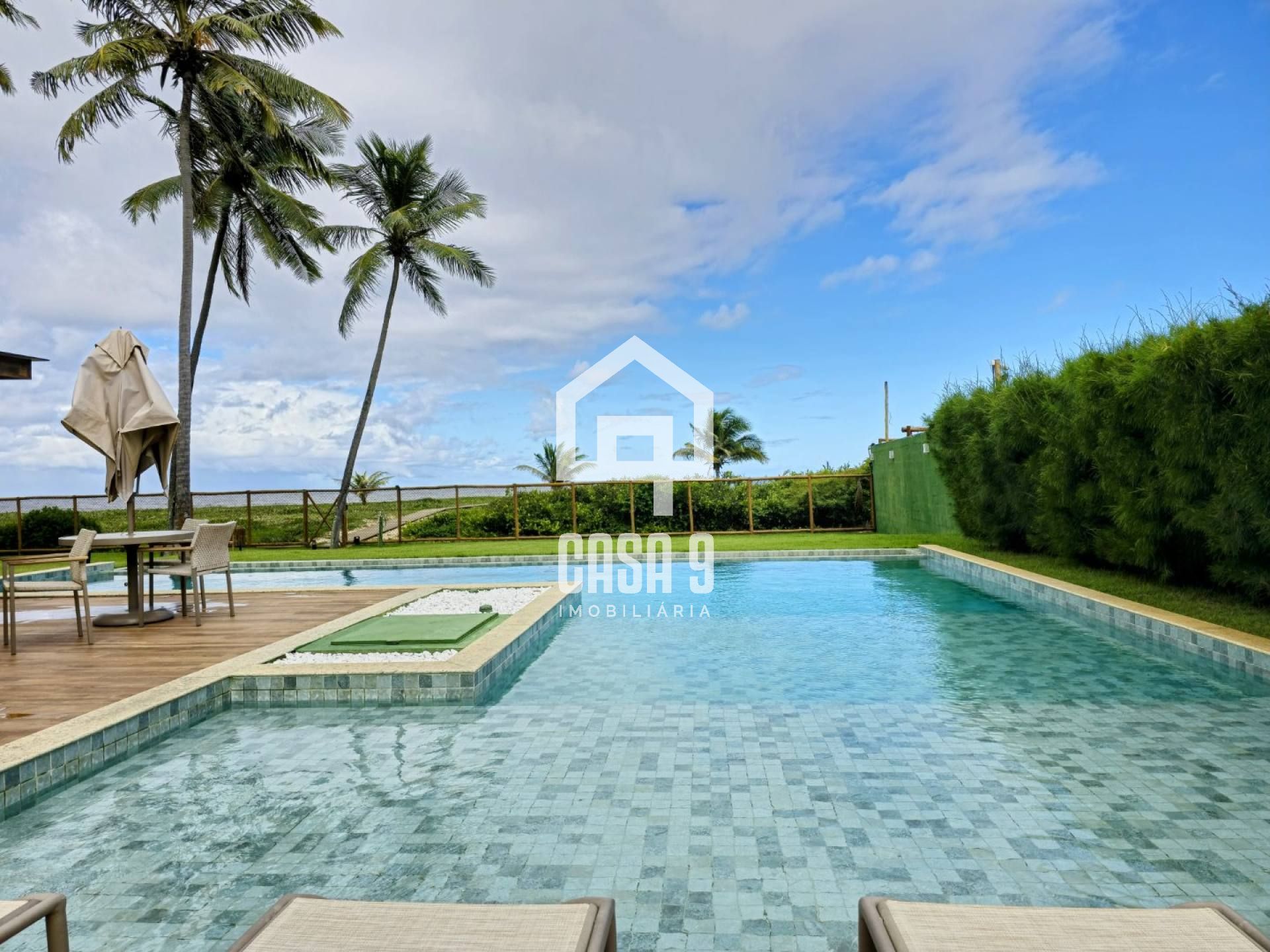 Apartamento pé na areia com 3 suítes mobiliado a venda em Itacimirim Bahia