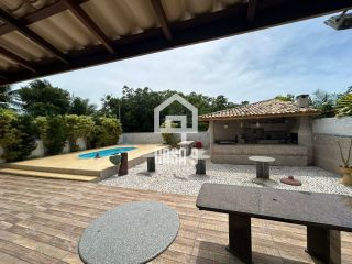 Casa a venda com 5 suítes no condomínio Canto do Sol 100 metros da praia de Guarajuba Bahia