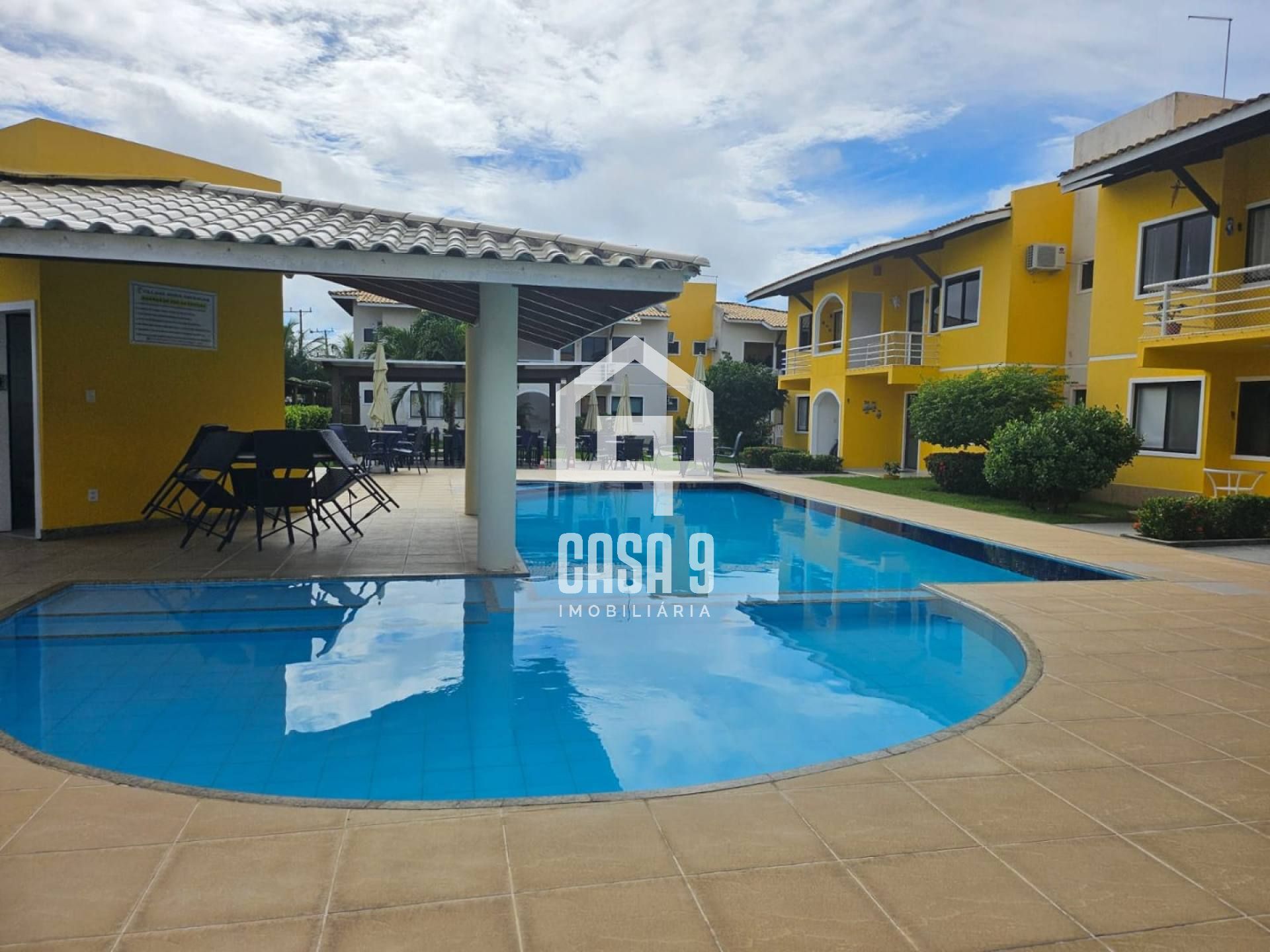 Apartamento superior mobiliado com 2 quartos (1 suite) no condomínio Costa Esmeralda em Guarajuba Bahia