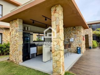 Apartamento térreo duplex mobiliado frente mar com 2 suites no Alphaville Guarajuba Bahia