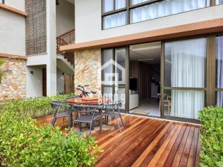 Apartamento térreo duplex mobiliado frente mar com 2 suites no Alphaville Guarajuba Bahia