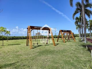 Terreno plano de esquina nascente á venda no Condomínio La Laguna Praia do Forte Bahia