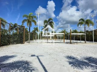 Terreno plano de esquina nascente á venda no Condomínio La Laguna Praia do Forte Bahia