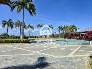 Terreno plano de esquina nascente á venda no Condomínio La Laguna Praia do Forte Bahia