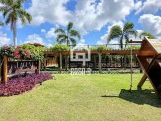 Terreno plano de esquina nascente á venda no Condomínio La Laguna Praia do Forte Bahia