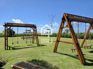 Terreno plano de esquina nascente á venda no Condomínio La Laguna Praia do Forte Bahia