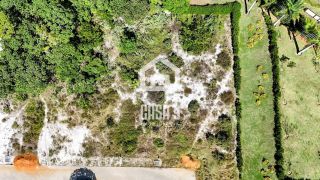 Terreno plano de esquina nascente á venda no Condomínio La Laguna Praia do Forte Bahia