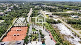 Terreno plano de esquina nascente á venda no Condomínio La Laguna Praia do Forte Bahia