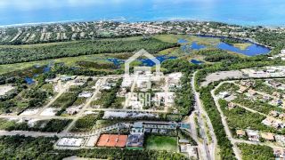 Terreno plano de esquina nascente á venda no Condomínio La Laguna Praia do Forte Bahia