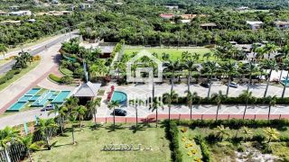 Terreno plano de esquina nascente á venda no Condomínio La Laguna Praia do Forte Bahia