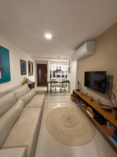Apartamento a venda com 1 quarto no condomínio Kauai na praça da igrejinha de Praia do Forte Bahia