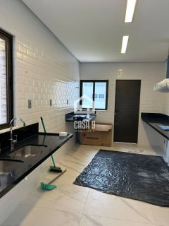 Casa com 6 suítes a venda nunca habitada 150 metros da praia no condomínio Paraiso em Guarajuba Bahia