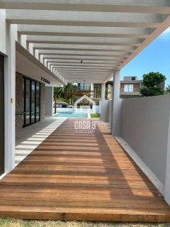 Casa com 6 suítes a venda nunca habitada 150 metros da praia no condomínio Paraiso em Guarajuba Bahia