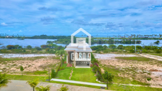 Casa de alto padrão a venda mobiliada com 6 suítes no Alphaville Guarajuba Bahia