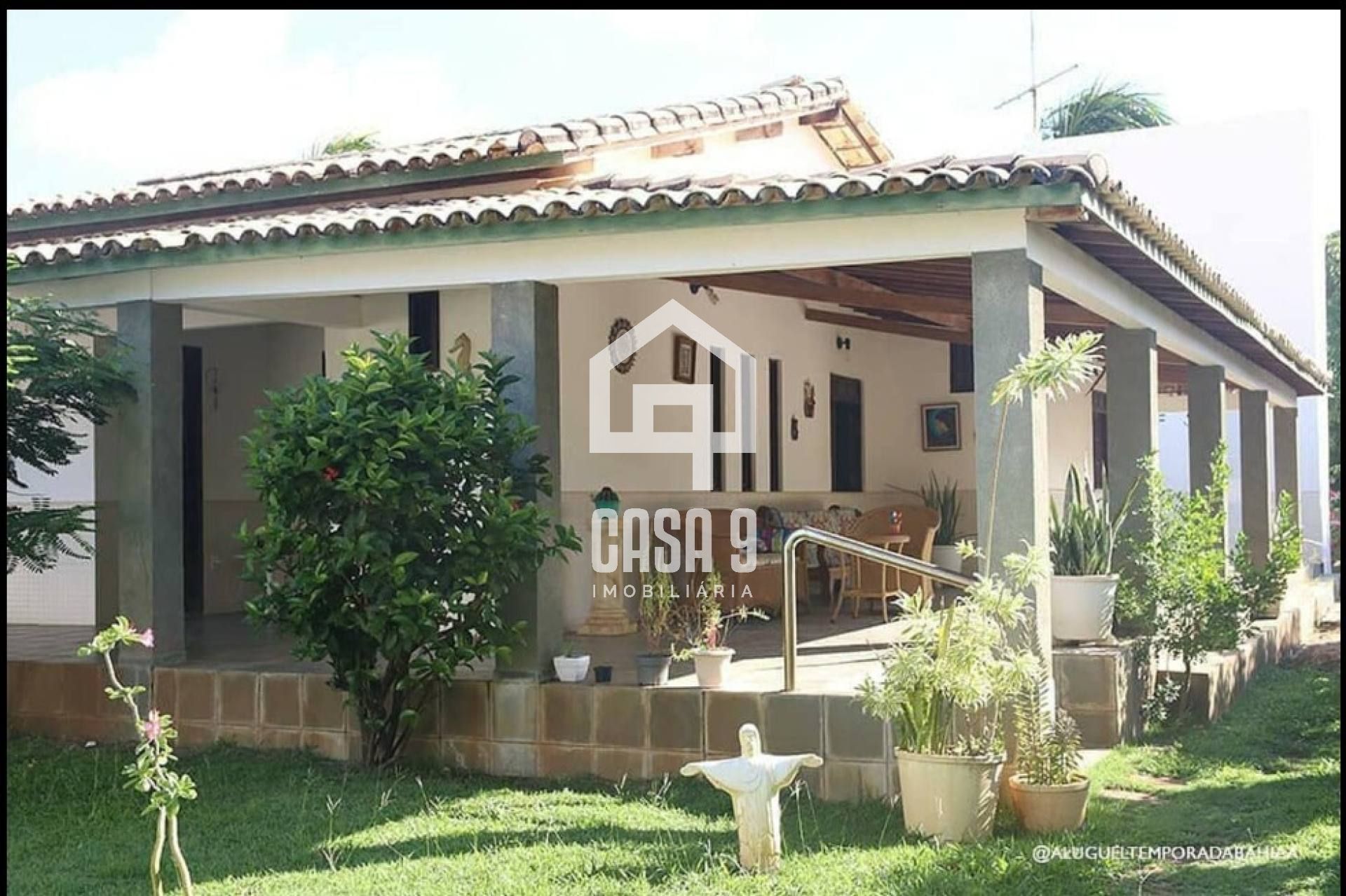 Casa para alugar anual com 3 quartos no condomínio com acesso ao mar Enseada Praia da Espera em Itacimirim Bahia