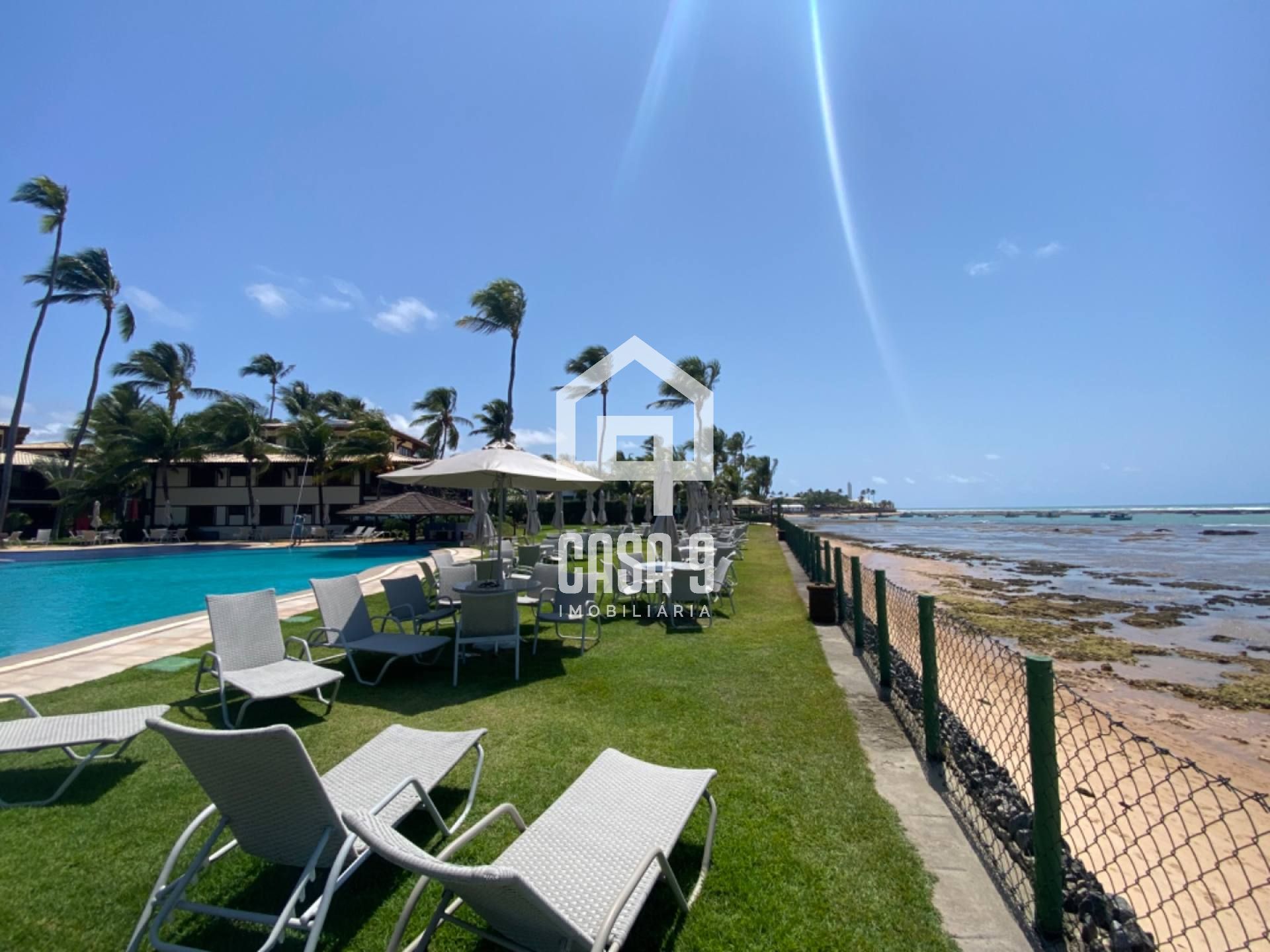 Apartamento a venda com 2 suítes no condomínio Bali Bahia frente mar em Praia do Forte Bahia