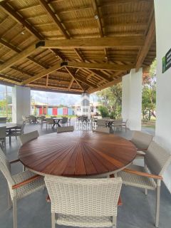 Apartamento térreo mobiliado a venda com 2 quartos no condomínio Vila do Lago em Praia do Forte Bahia