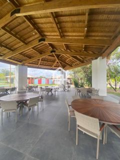 Apartamento térreo mobiliado a venda com 2 quartos no condomínio Vila do Lago em Praia do Forte Bahia