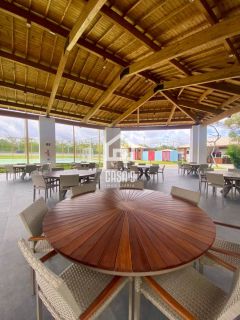 Apartamento térreo mobiliado a venda com 2 quartos no condomínio Vila do Lago em Praia do Forte Bahia