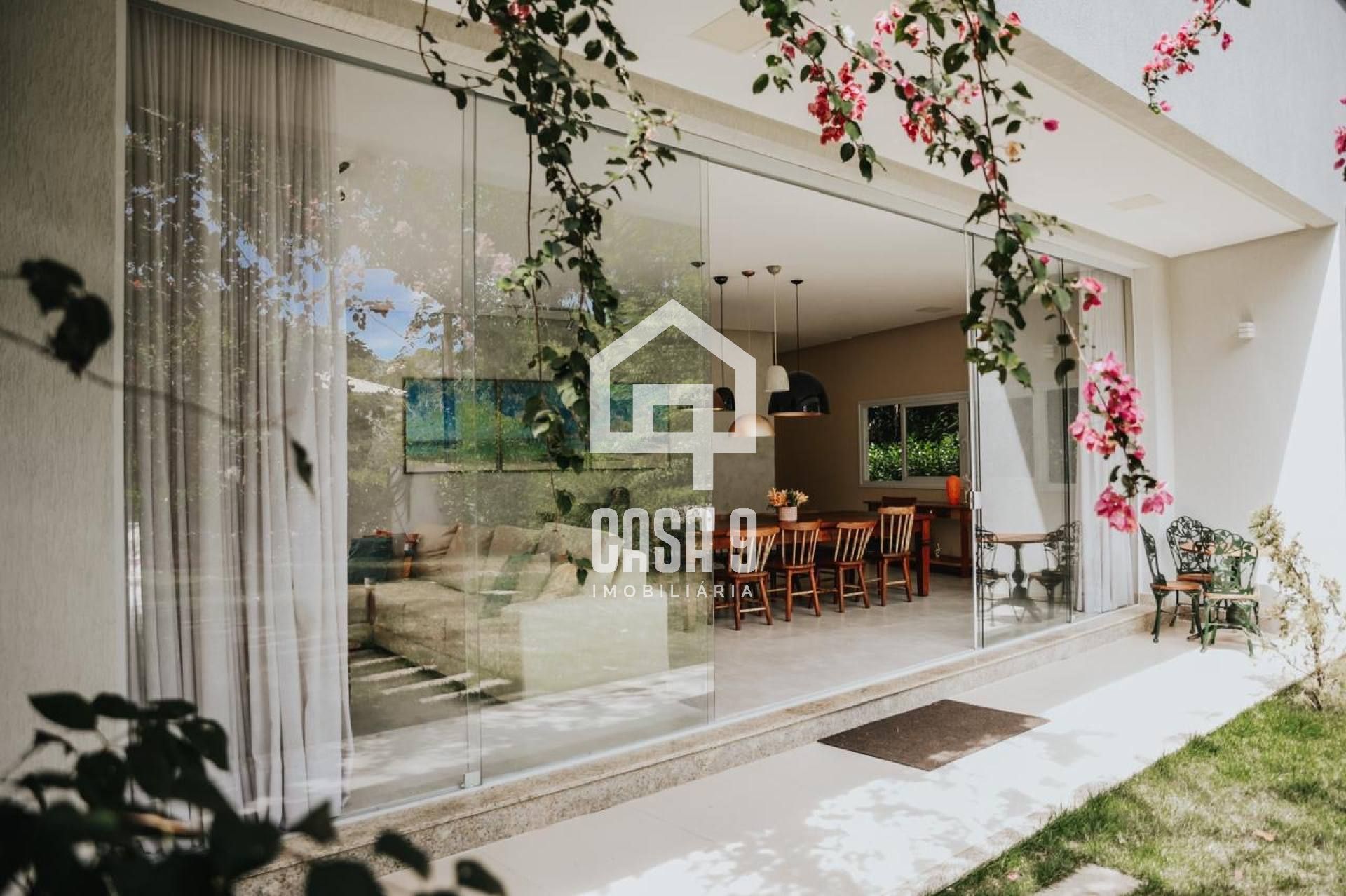 Casa a venda mobiliada com 8 suítes no condomínio Quintas das Lagoas com acesso ao mar pela ponte em Itacimirim Bahia