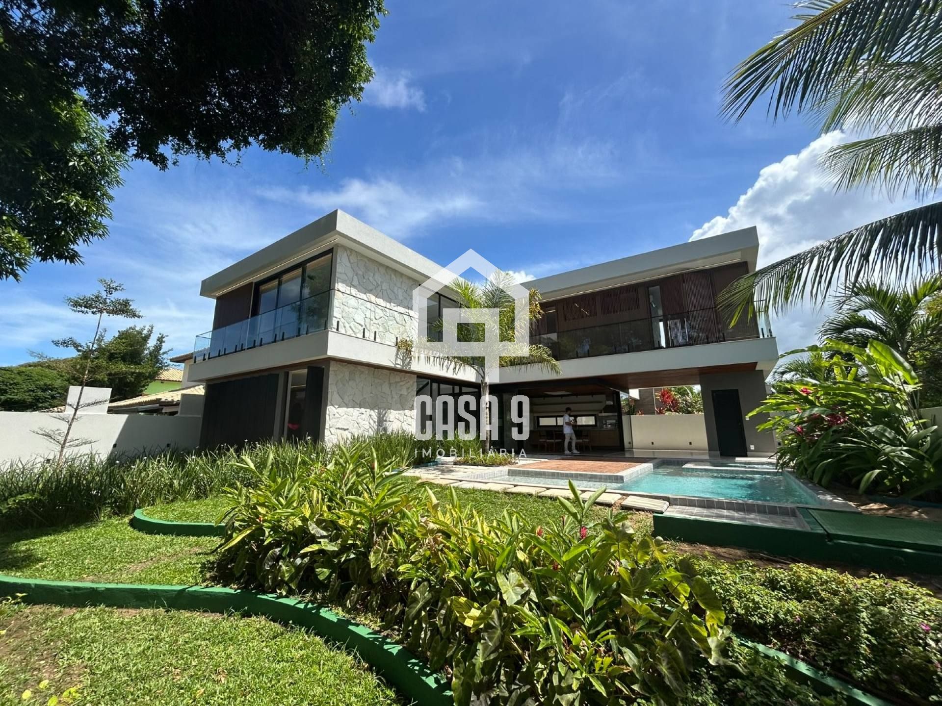 Casa alta padrão a venda mobiliada com 5 suítes em Guarajuba Bahia