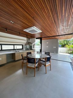 Casa alta padrão a venda mobiliada com 5 suítes em Guarajuba Bahia