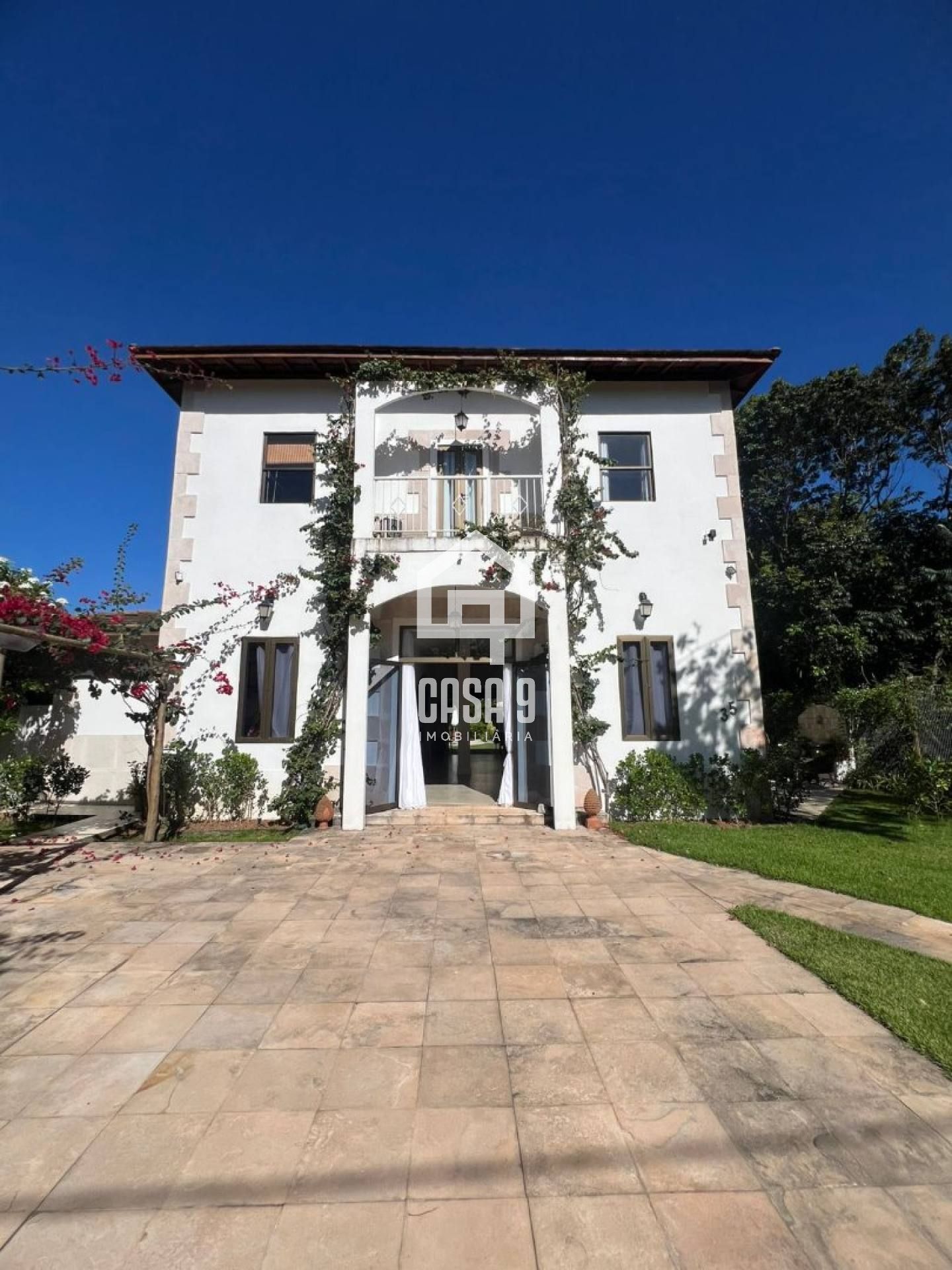 Casa solta a venda com 4 suítes na Vila de Imbassai Bahia