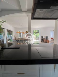 Casa solta a venda com 4 suítes na Vila de Imbassai Bahia