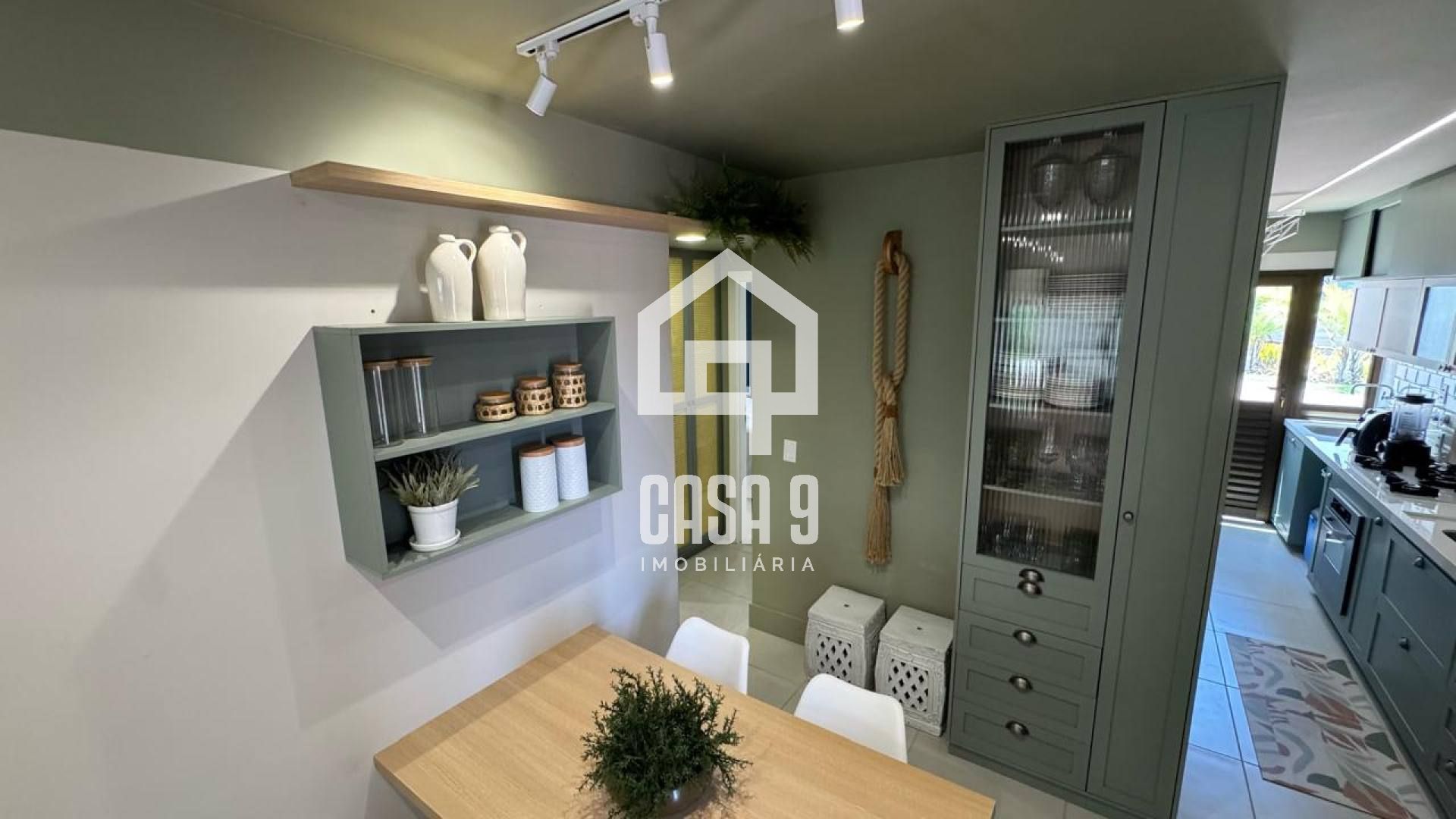 Apartamento térreo mobiliado com 3 quartos pé na areia à venda em Itacimirim Bahia