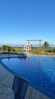 Apartamento térreo mobiliado com 3 quartos pé na areia à venda em Itacimirim Bahia