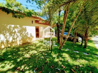 Casa térrea em terreno privativo com 4 suítes para aluguel anual no condomínio Fazenda Praia do Forte Bahia