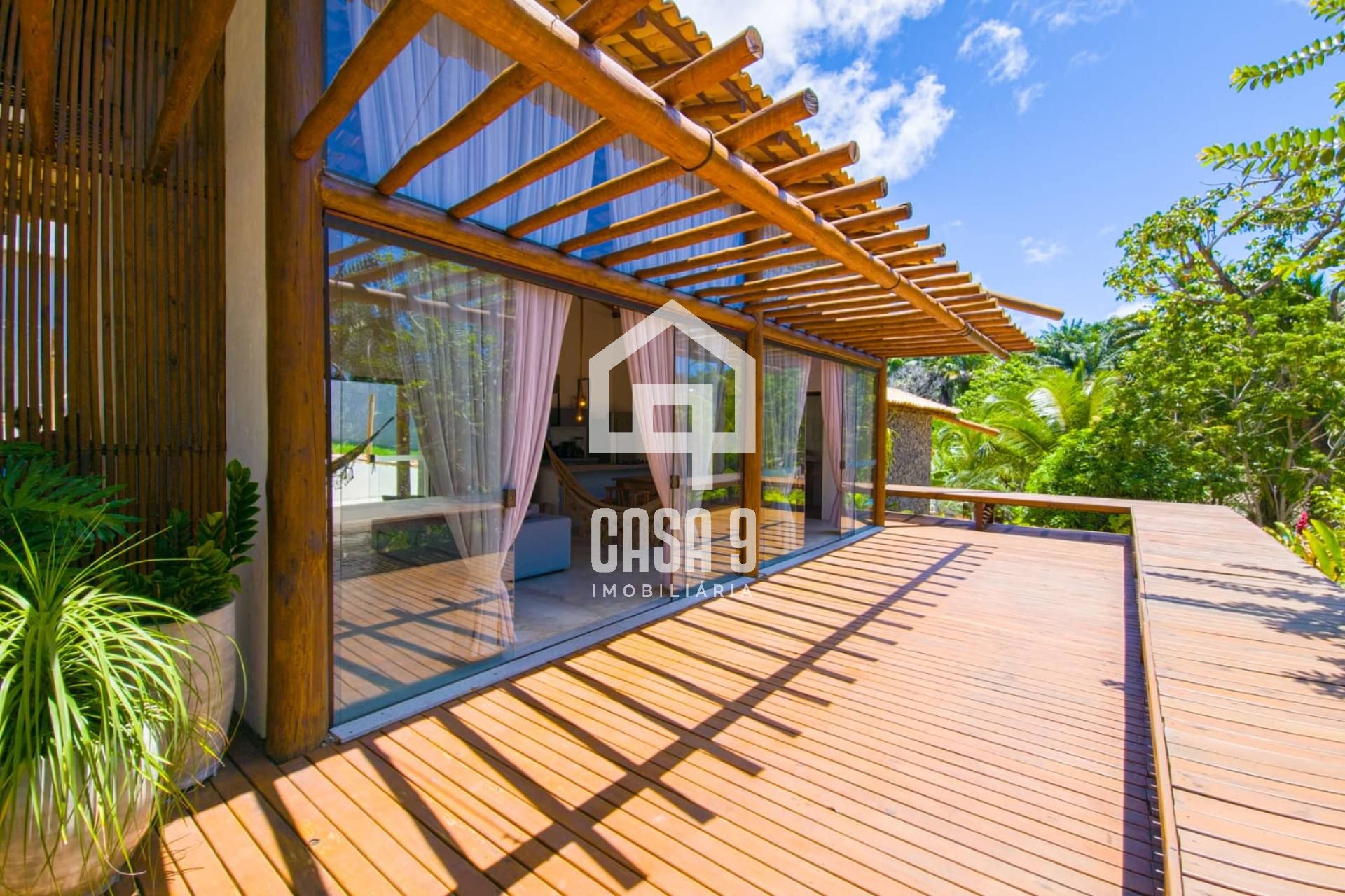 Casa térrea 03 suítes a venda no Condomínio Fazenda Praia do Forte Bahia