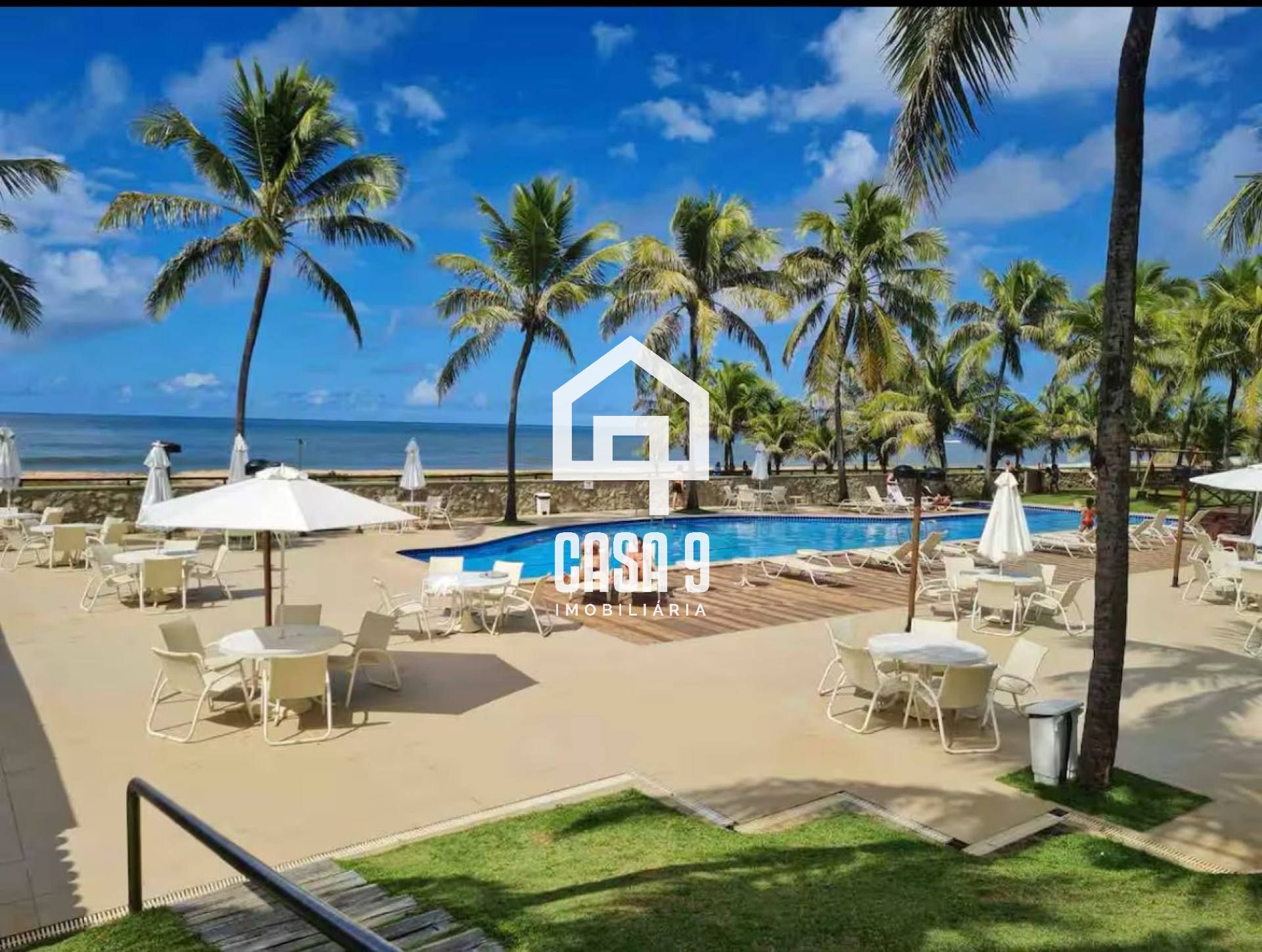 Apartamento duplex com 3 suítes pé na areia e mobiliado a venda em Itacimirim Bahia