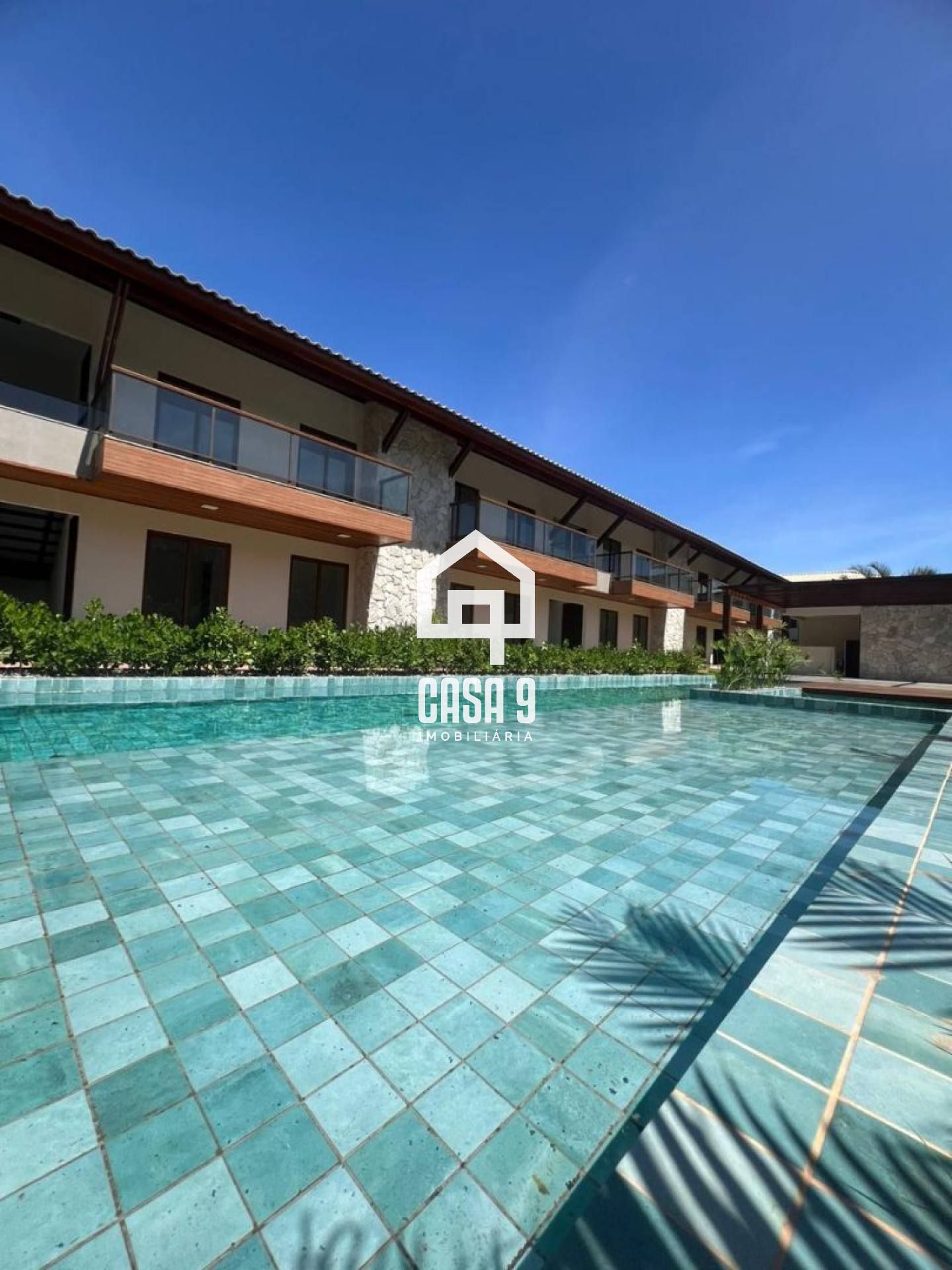 Apartamento superior com varanda novo a venda com 2 suítes em Imbassai Bahia