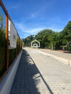 Apartamento superior com varanda novo a venda com 2 suítes em Imbassai Bahia