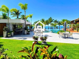 Apartamento térreo a venda com 3 suítes mobiliado no Porto da Espera em Itacimirim Bahia